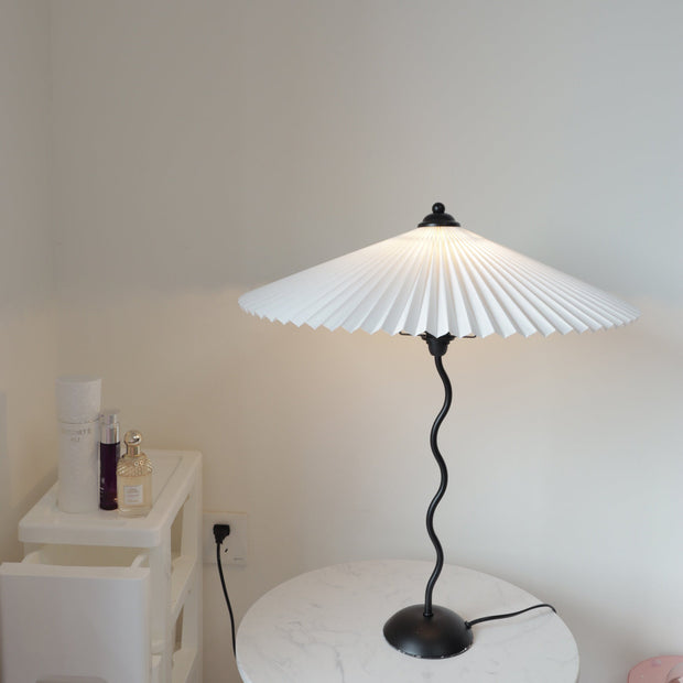 Chic Squiggle Table Lamp – Wavy Contemporary Elegance for Your Living Room, Bedroom, or Office