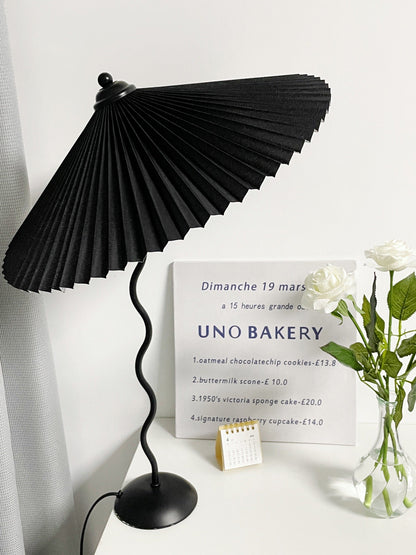 Lampe de Table Chic Squiggle – Élégance Contemporaine Ondulée pour Votre Salon, Chambre ou Bureau