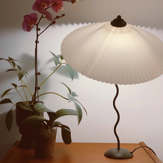 Chic Squiggle Table Lamp – Wavy Contemporary Elegance for Your Living Room, Bedroom, or Office