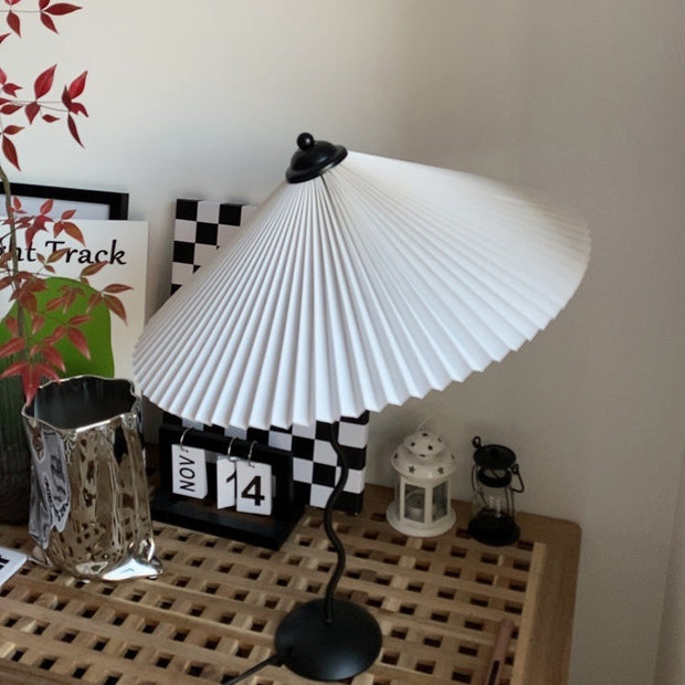Chic Squiggle Table Lamp – Wavy Contemporary Elegance for Your Living Room, Bedroom, or Office