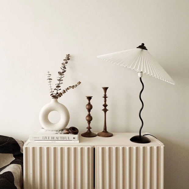 Chic Squiggle Table Lamp – Wavy Contemporary Elegance for Your Living Room, Bedroom, or Office