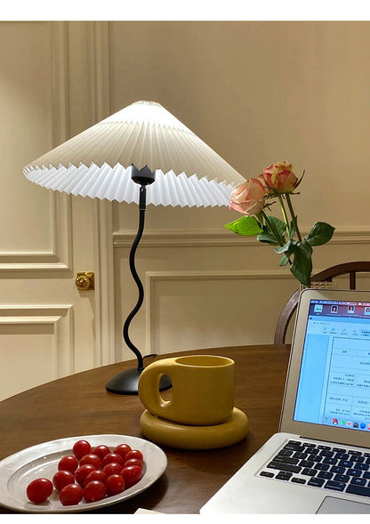 Lampe de Table Chic Squiggle – Élégance Contemporaine Ondulée pour Votre Salon, Chambre ou Bureau