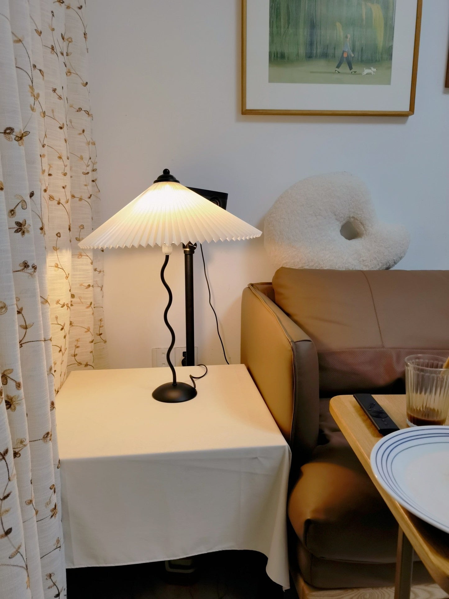 Lampe de Table Chic Squiggle – Élégance Contemporaine Ondulée pour Votre Salon, Chambre ou Bureau