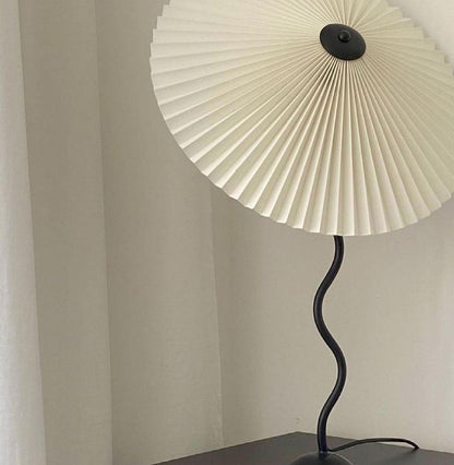 Lampe de Table Chic Squiggle – Élégance Contemporaine Ondulée pour Votre Salon, Chambre ou Bureau