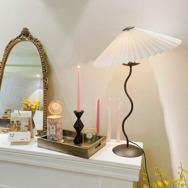 Chic Squiggle Table Lamp – Wavy Contemporary Elegance for Your Living Room, Bedroom, or Office