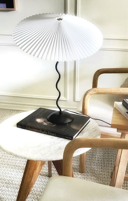 Lampe de Table Chic Squiggle – Élégance Contemporaine Ondulée pour Votre Salon, Chambre ou Bureau