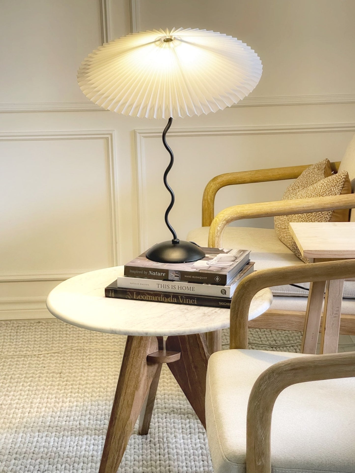 Lampe de Table Chic Squiggle – Élégance Contemporaine Ondulée pour Votre Salon, Chambre ou Bureau