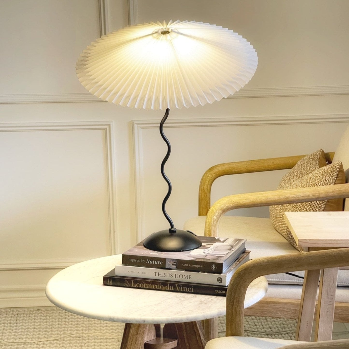 Lampe de Table Chic Squiggle – Élégance Contemporaine Ondulée pour Votre Salon, Chambre ou Bureau