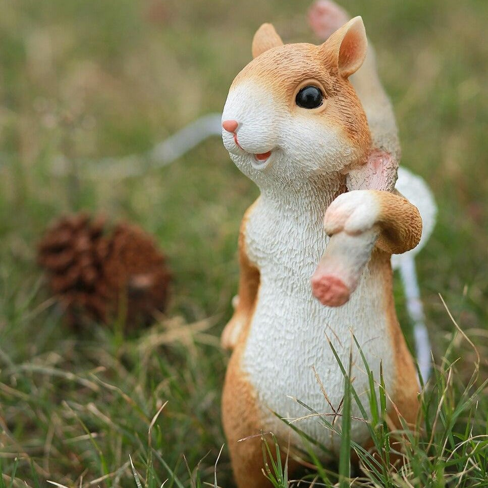 Lampe de table LED écureuil charmant – Accent en résine et verre stylé pour votre espace