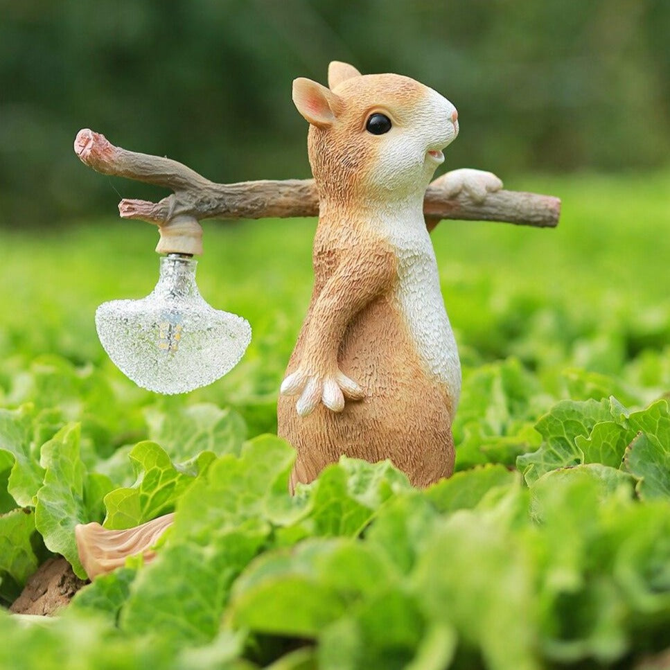 Lampe de table LED écureuil charmant – Accent en résine et verre stylé pour votre espace