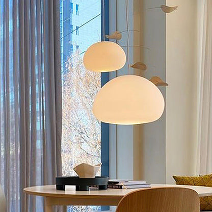 Hängande lampa i chic bao-form – Samtida glasdesign för en varm atmosfär