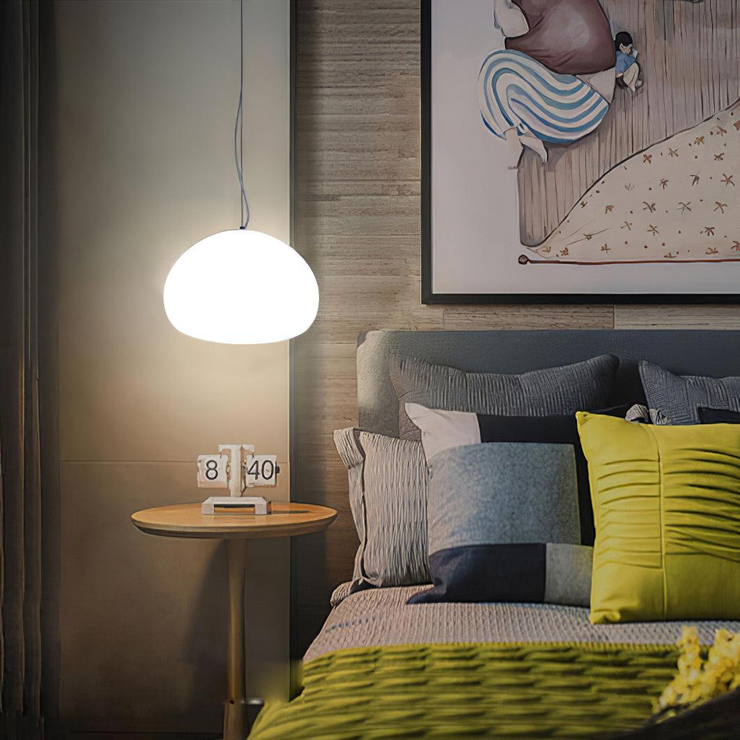 Hängande lampa i chic bao-form – Samtida glasdesign för en varm atmosfär