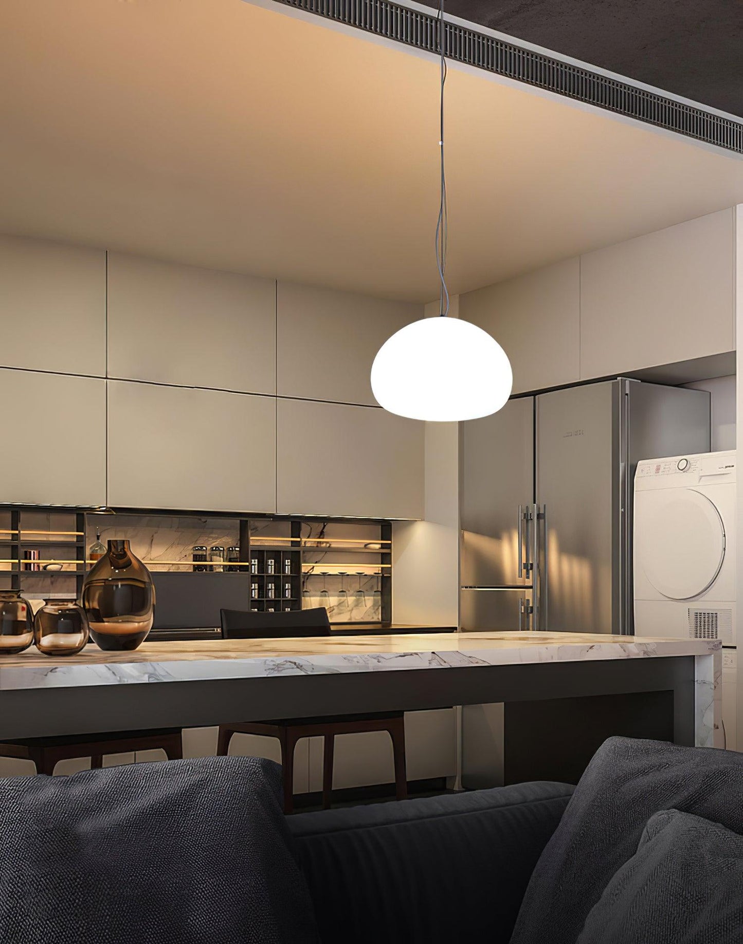 Hängande lampa i chic bao-form – Samtida glasdesign för en varm atmosfär