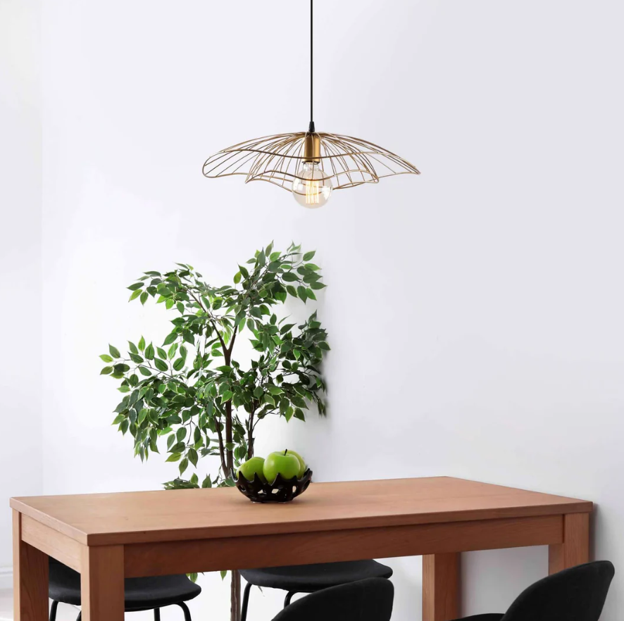 Suspension en Or Pétale Exquise – Design Floral Délicat avec Éclat LED Chaud