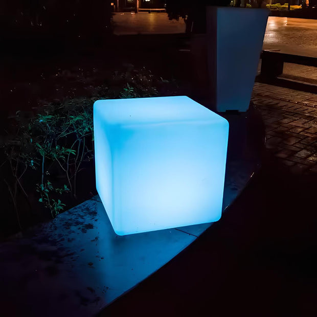 Bright outdoor Cube LED lamp - Rechargeable and remote-controlled for ultimate comfort