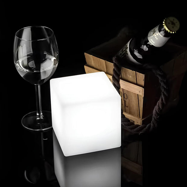 Bright outdoor Cube LED lamp - Rechargeable and remote-controlled for ultimate comfort