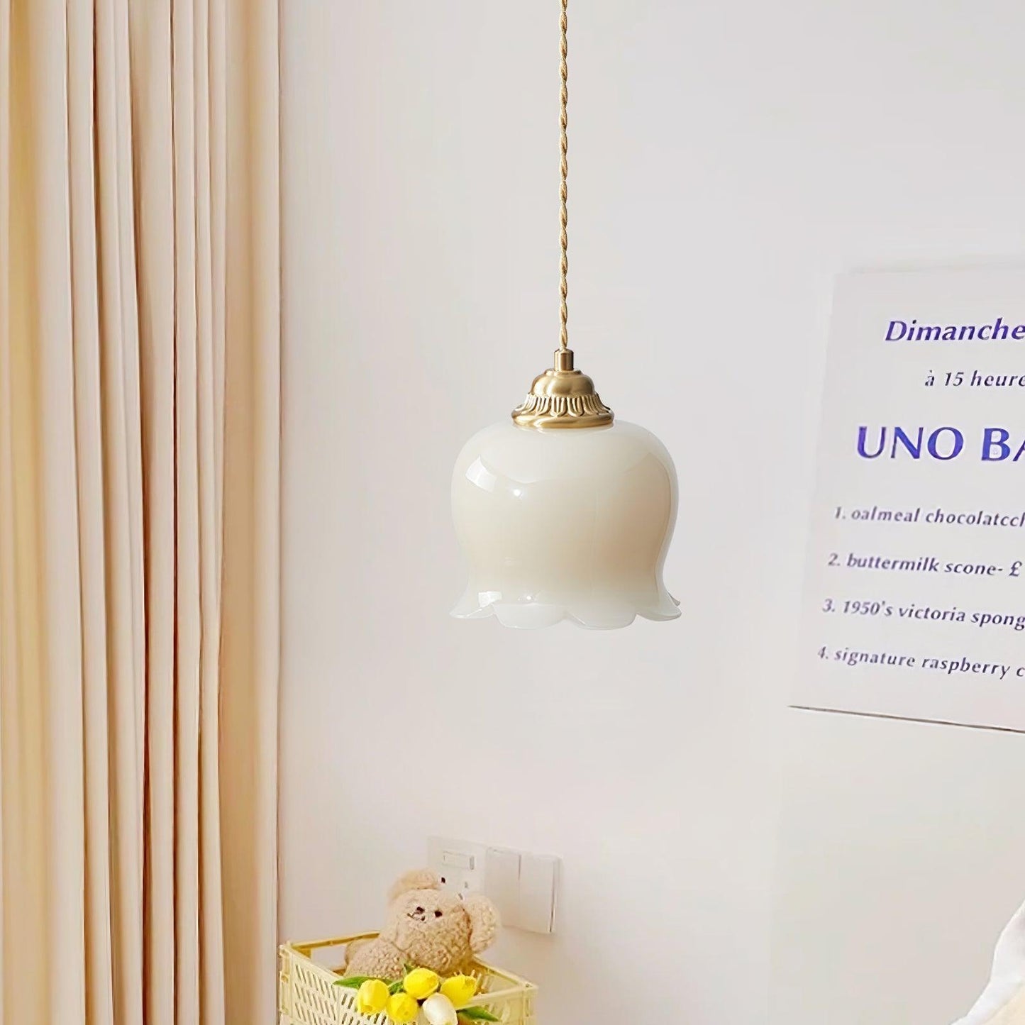 Elegante hanglamp Talblume – Prachtig bloemmotief in messing en hars