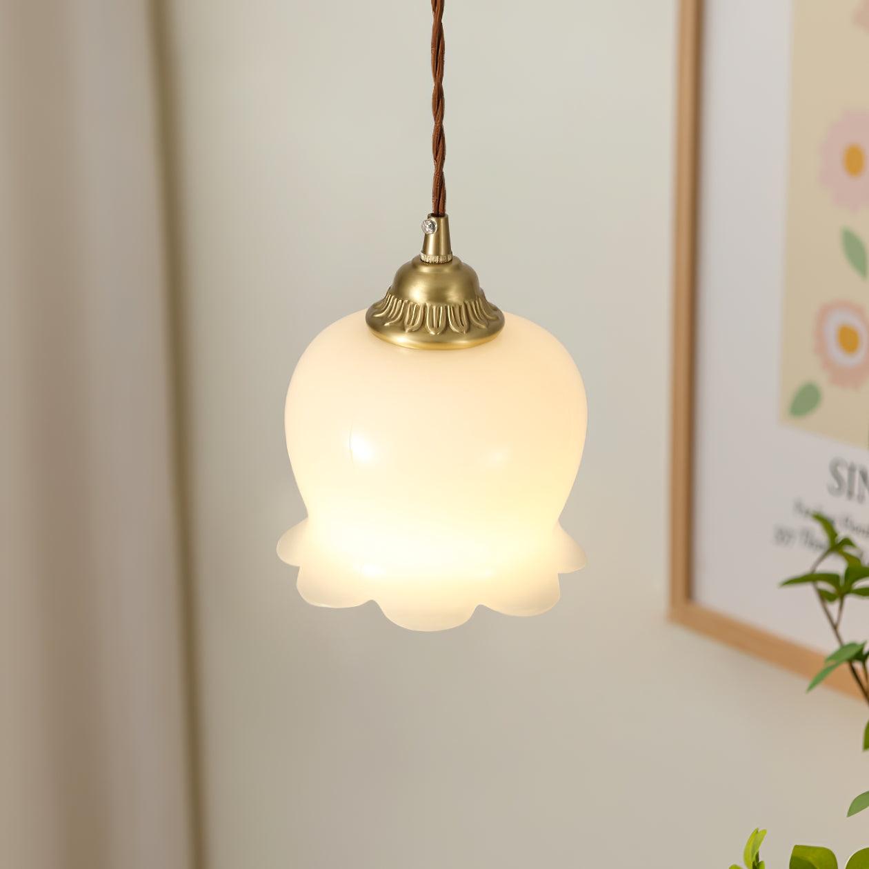Elegante hanglamp Talblume – Prachtig bloemmotief in messing en hars