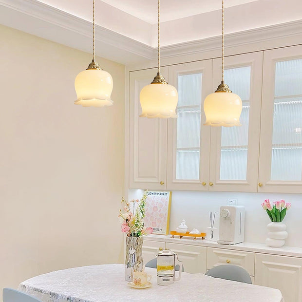 Élégante suspension Talblume – Superbe design floral en laiton et résine