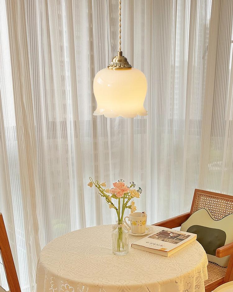Elegante hanglamp Talblume – Prachtig bloemmotief in messing en hars