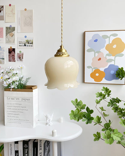 Elegante hanglamp Talblume – Prachtig bloemmotief in messing en hars