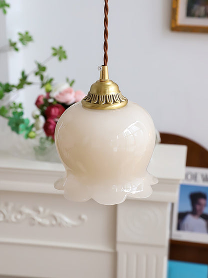 Elegante hanglamp Talblume – Prachtig bloemmotief in messing en hars