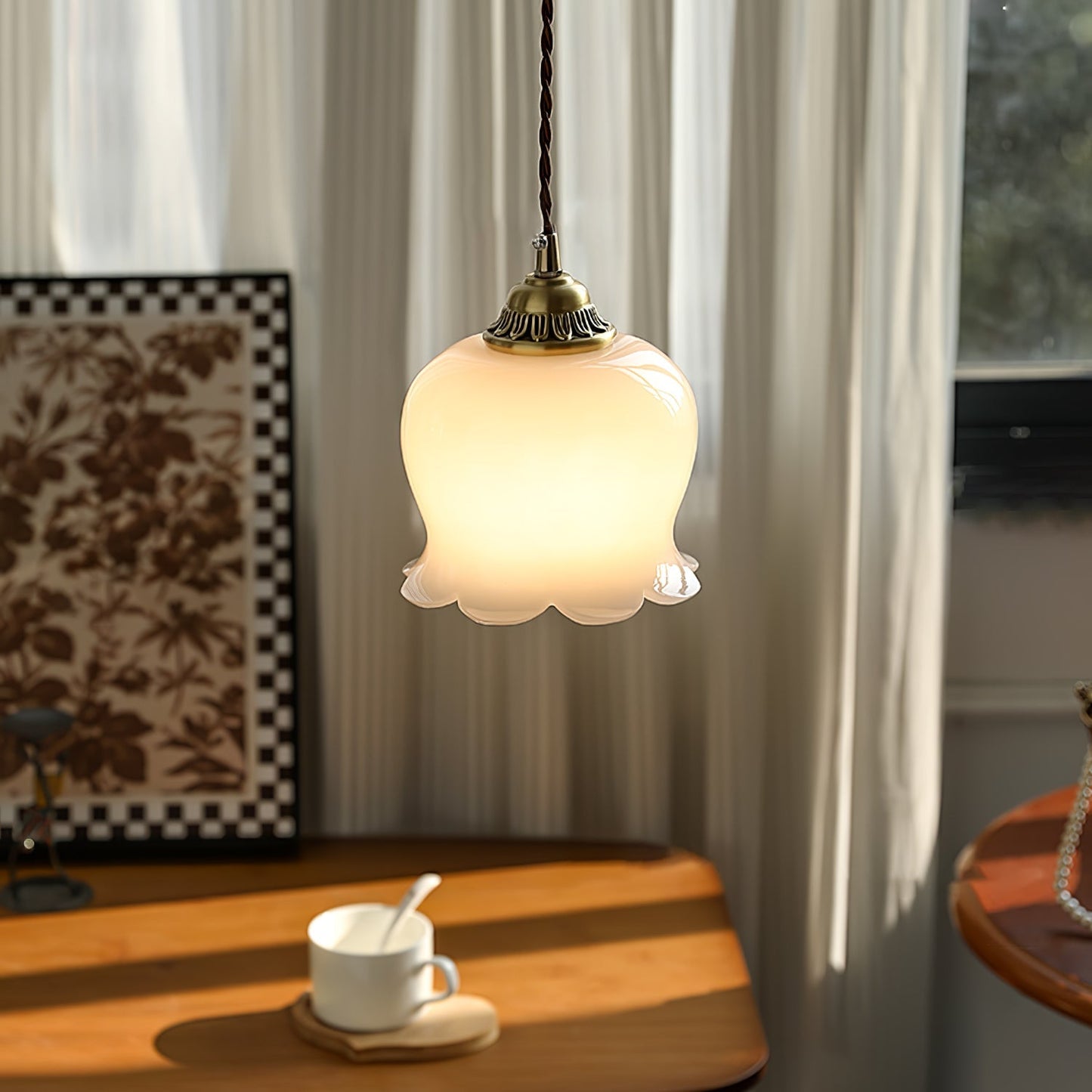 Elegante hanglamp Talblume – Prachtig bloemmotief in messing en hars