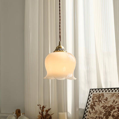 Elegante hanglamp Talblume – Prachtig bloemmotief in messing en hars