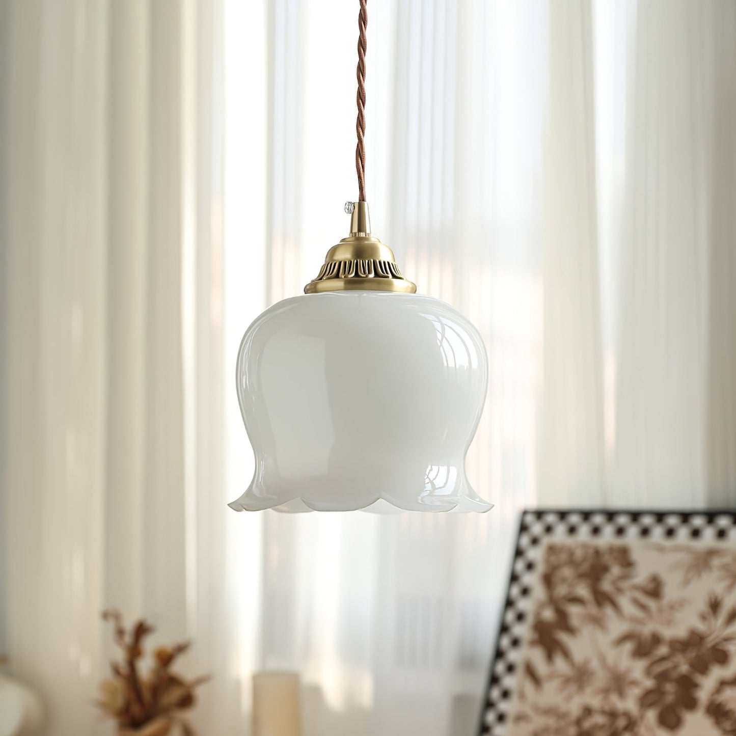 Elegante hanglamp Talblume – Prachtig bloemmotief in messing en hars