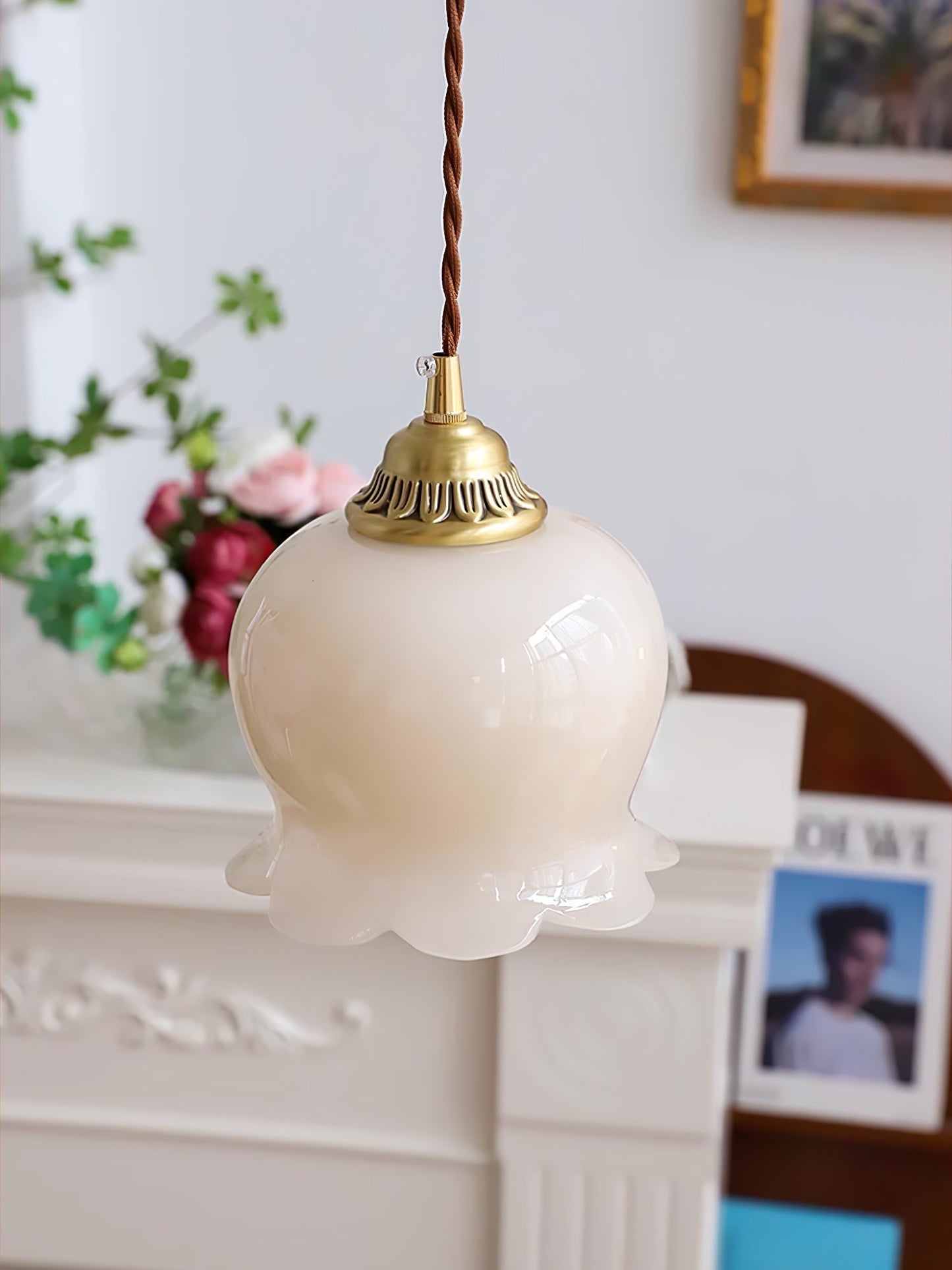 Elegante hanglamp Talblume – Prachtig bloemmotief in messing en hars