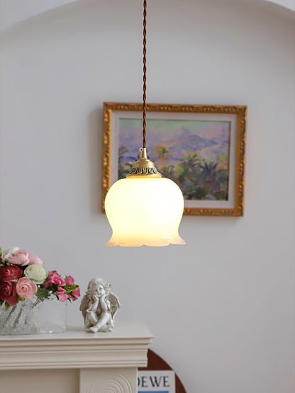 Elegante hanglamp Talblume – Prachtig bloemmotief in messing en hars