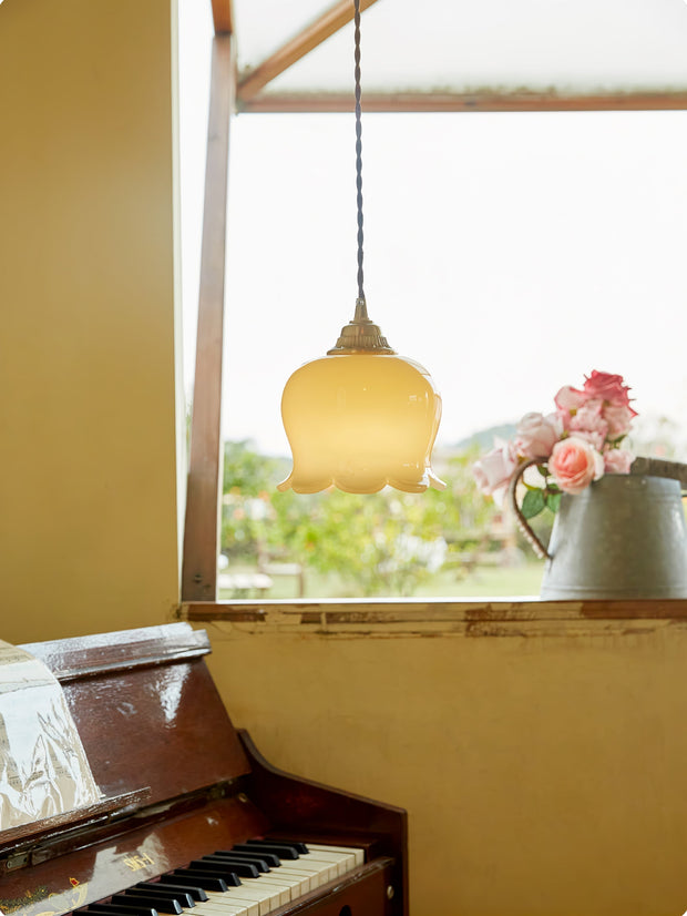 Élégante suspension Talblume – Superbe design floral en laiton et résine
