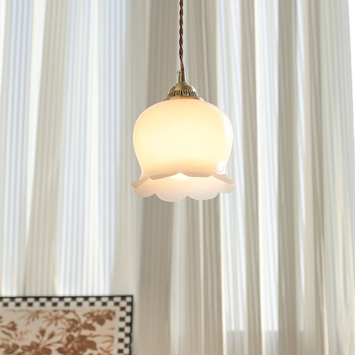 Elegante hanglamp Talblume – Prachtig bloemmotief in messing en hars