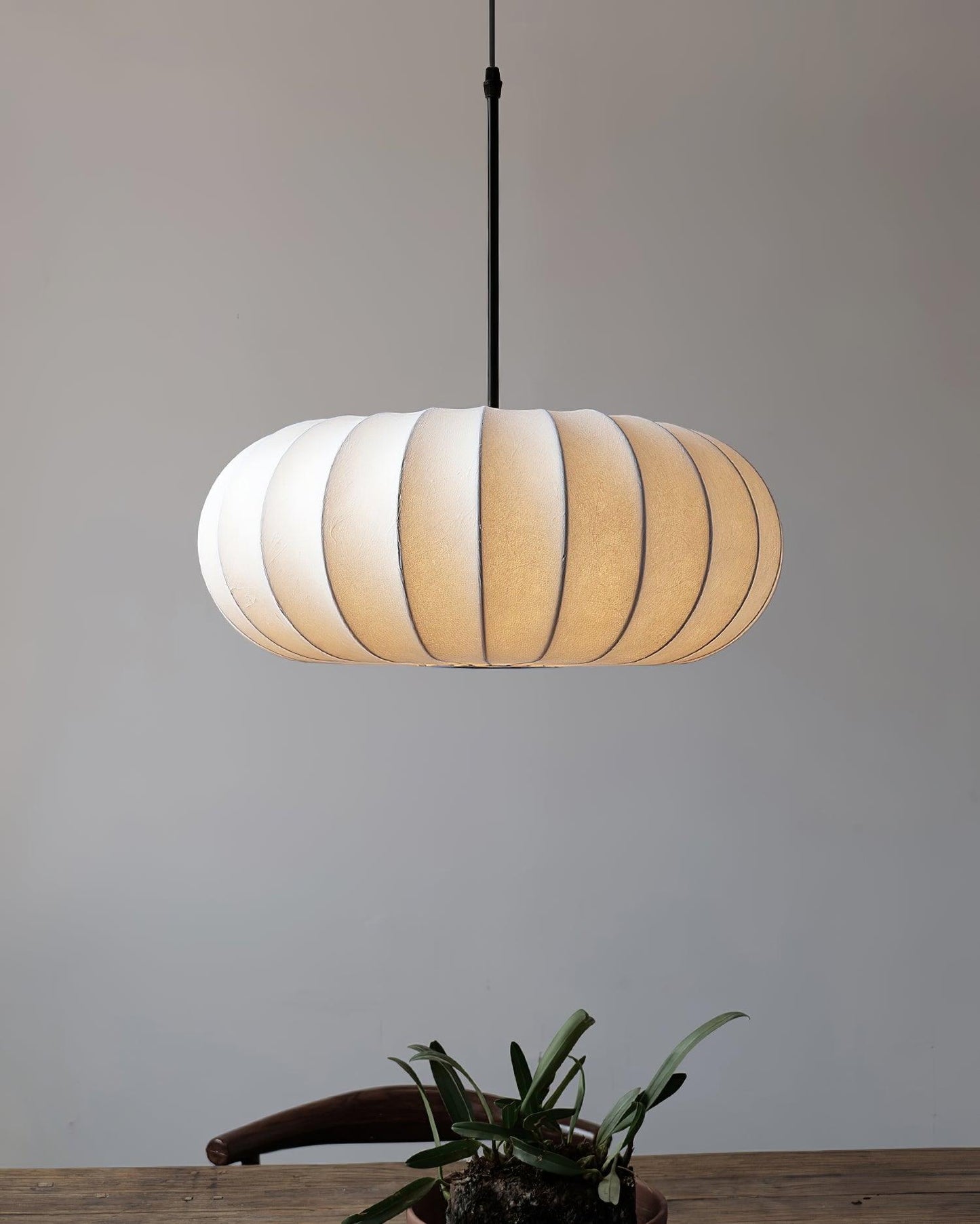 Éblouissante Suspension Wabi-Sabi Verona – Élégante Métallique Minimaliste & Artisanat en Soie Luxueuse