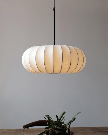 Éblouissante Suspension Wabi-Sabi Verona – Élégante Métallique Minimaliste & Artisanat en Soie Luxueuse