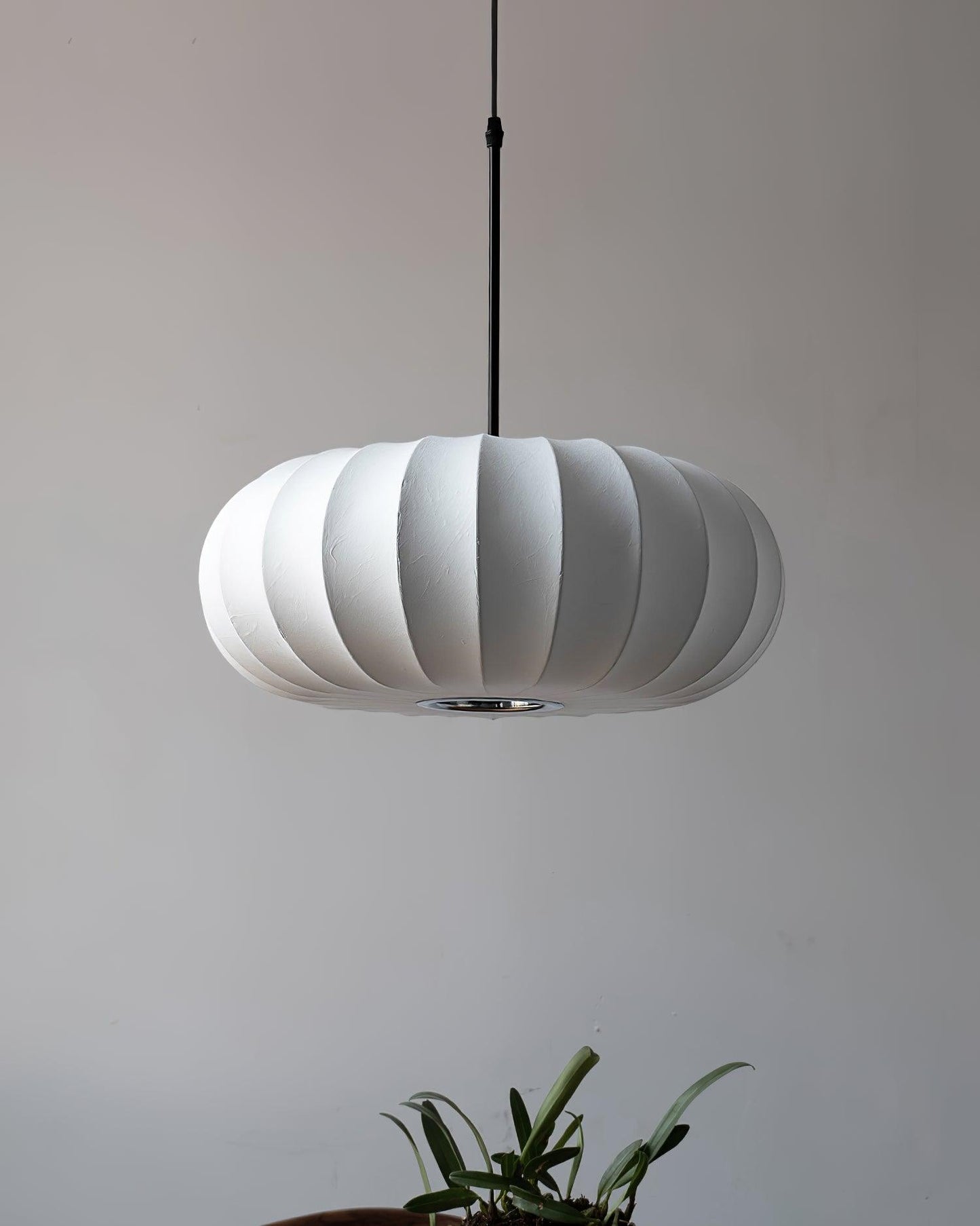 Éblouissante Suspension Wabi-Sabi Verona – Élégante Métallique Minimaliste & Artisanat en Soie Luxueuse