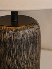Floor lamp in aged wood with rustic elegance – Perfect for contemporary living spaces