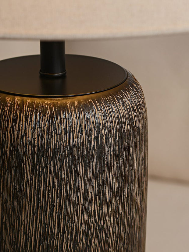 Floor lamp in aged wood with rustic elegance – Perfect for contemporary living spaces