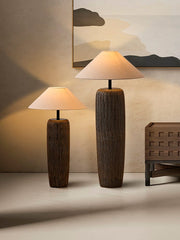 Floor lamp in aged wood with rustic elegance – Perfect for contemporary living spaces