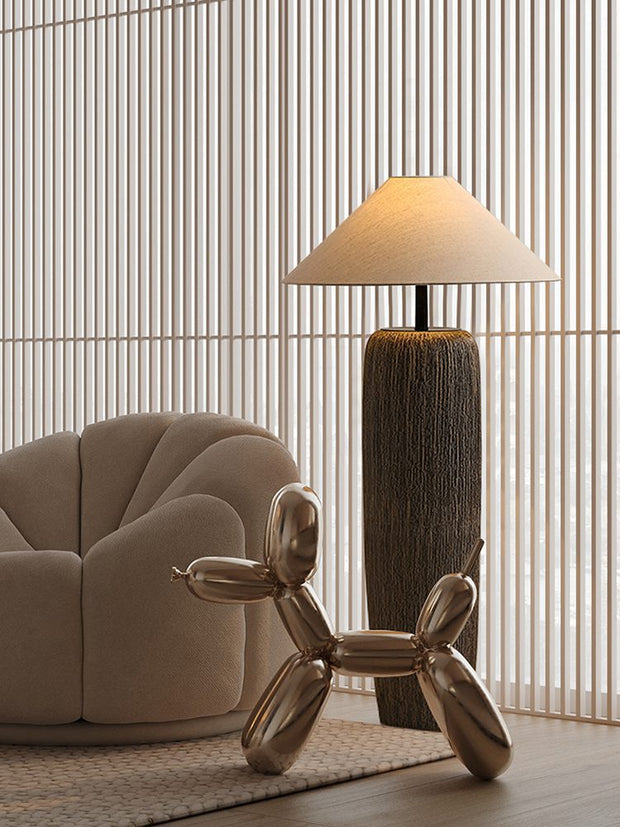 Floor lamp in aged wood with rustic elegance – Perfect for contemporary living spaces