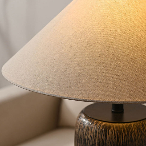Floor lamp in aged wood with rustic elegance – Perfect for contemporary living spaces