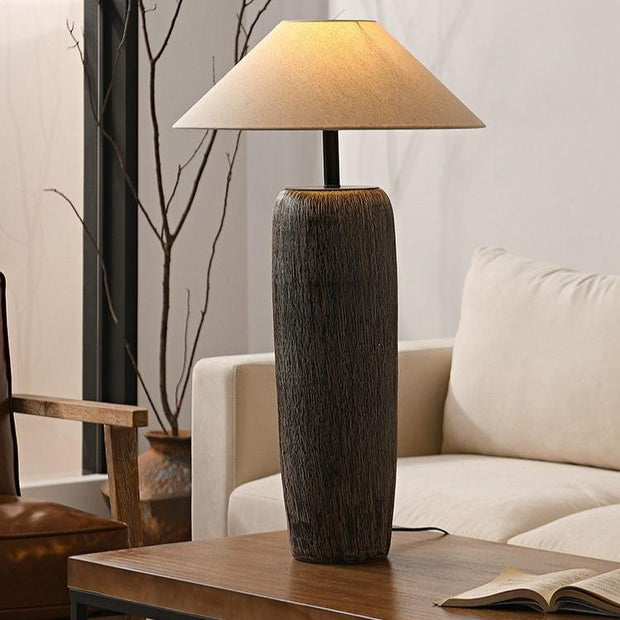 Floor lamp in aged wood with rustic elegance – Perfect for contemporary living spaces