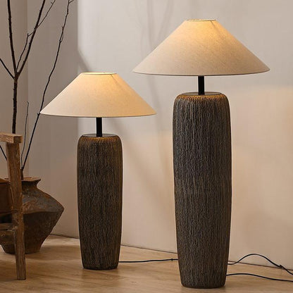 Lampe de sol en bois vieilli à l'élégance rustique – Parfaite pour les espaces de vie contemporains