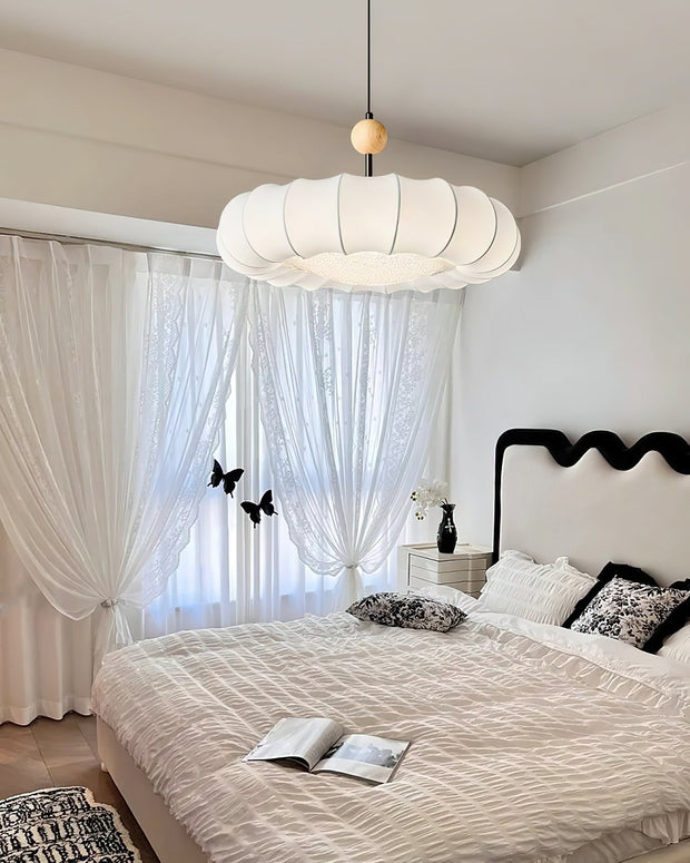 Suspension Winnie Veil – Un Design Chic et Sophistiqué Inspiré par la Grâce des Tissus Drapés