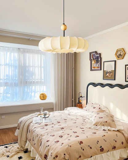 Suspension Winnie Veil – Un Design Chic et Sophistiqué Inspiré par la Grâce des Tissus Drapés