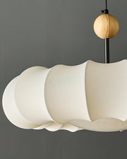 Suspension Winnie Veil – Un Design Chic et Sophistiqué Inspiré par la Grâce des Tissus Drapés