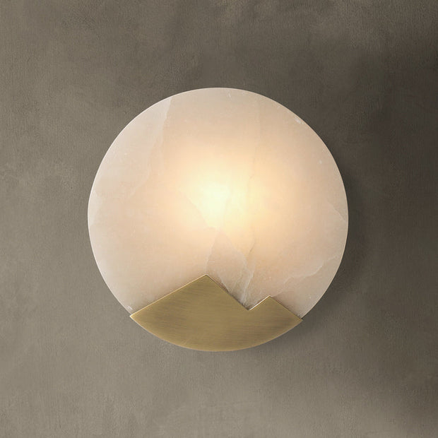 Chic Scandinavian LED wall lamp – Elegant marble and brass lamp with adjustable brightness