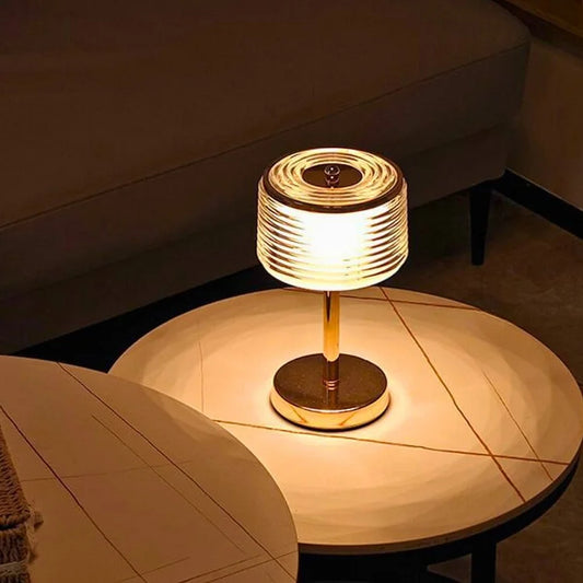 Lampe de table en or élégant avec abat-jour superposé chic – Apportez une élégance moderne à votre salon et bureau