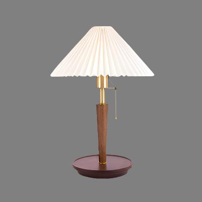 Timeless pleated wooden table lamp – A perfect blend of classic elegance and modern utility