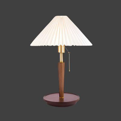 Timeless pleated wooden table lamp – A perfect blend of classic elegance and modern utility